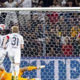 Rafiu Durosinmi inscrit le penalty décisif pour Plzen KEYSTONE/EPA/SALVATORE DI NOLFI